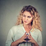 De ce ne bucurăm când alți oameni eșuează: psihologul dezvăluie
